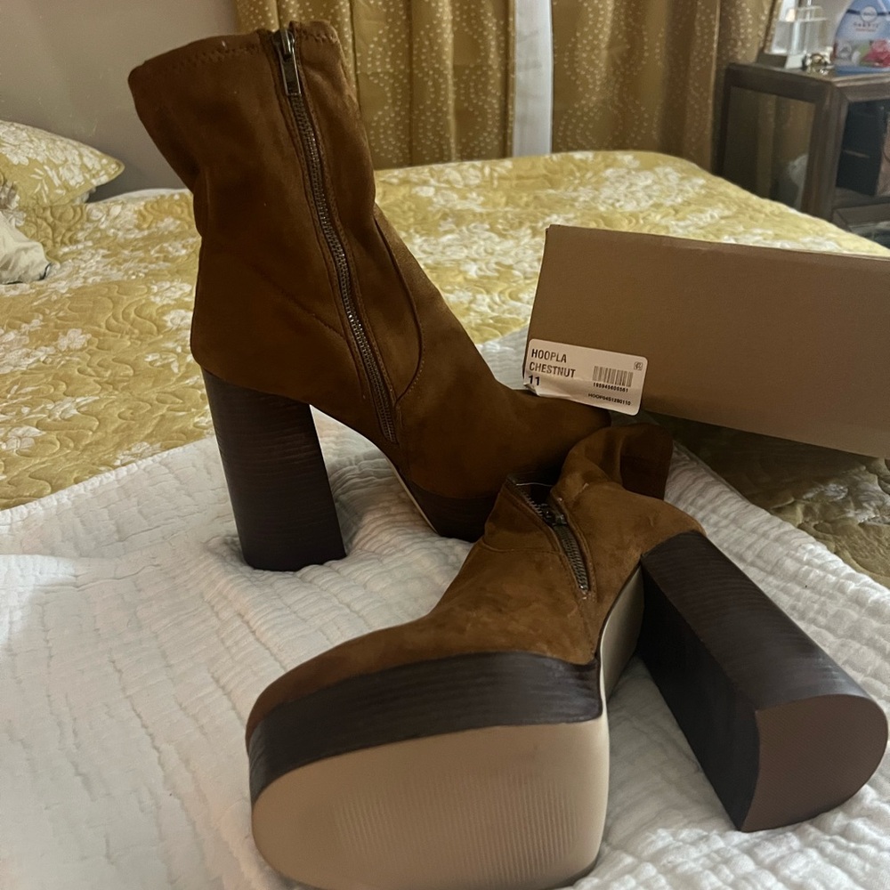 Steve Madden Tan Suede Platform Boots , never worn